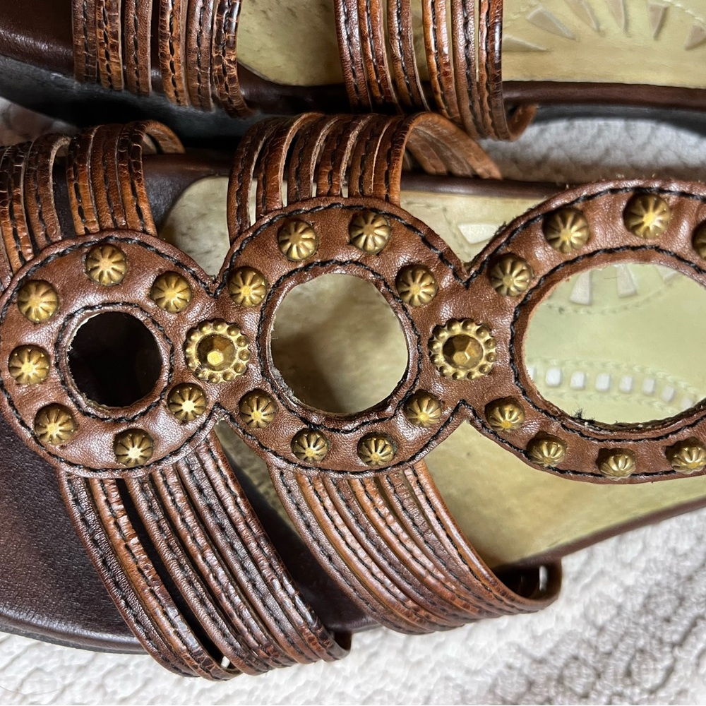 Brown leather Earth brand fancy gladiator style sandals